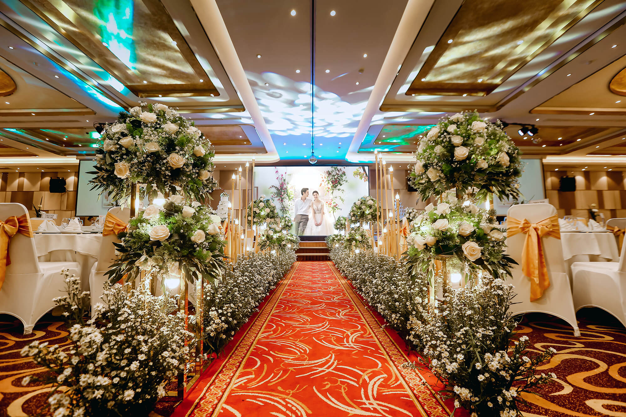 3 Cách Chọn Sảnh Tiệc Siêu Chuẩn Cho Ngày Cưới Sảnh tiệc Grand Ruby lối đi thạch thảo