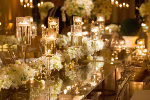 Ánh nến sẽ giúp không gian ấm áp và huyền phí